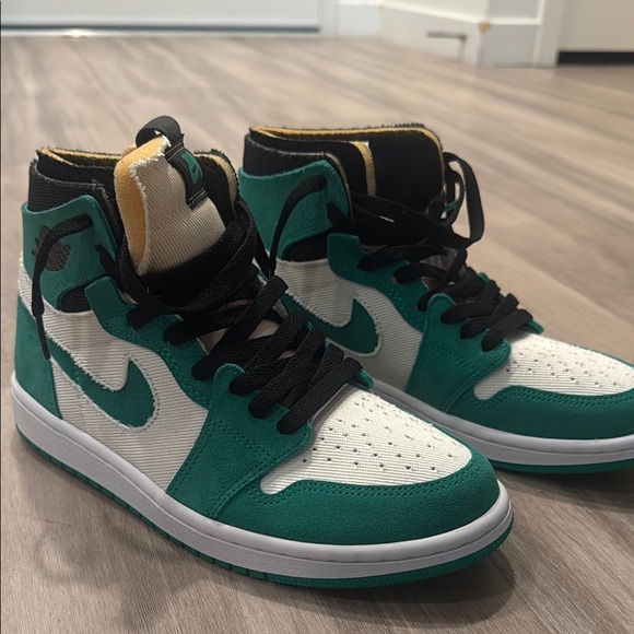 Nike Air Jordan 1 High Green and White Sneakers - Picture 3 of 5